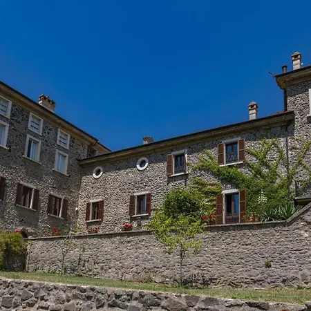 Buon Viaggio 16, Emma Villa