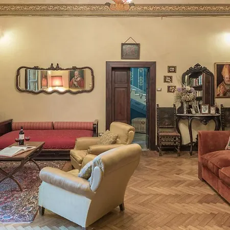 Buon Viaggio 16, Emma Villa