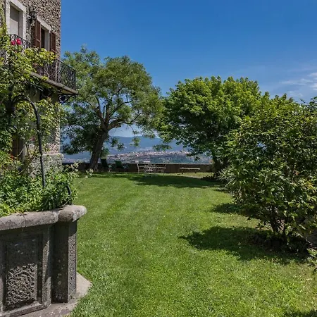 Buon Viaggio 16, Emma Villa *