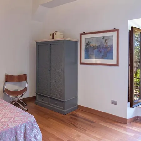 Villa Buon Viaggio 16, Emma Orvieto