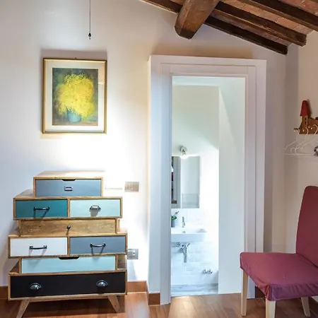 Villa Buon Viaggio 16, Emma *